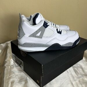 Air Jordan 4 Retro "Midnight Navy" Sneakers